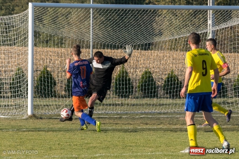 Zdjęcie w galerii na portalu naszraciborz.pl: Strzelanie rozpoczęli dopiero po przerwie. Adamowice pokonały Górki Śląskie wiadomości z regionu