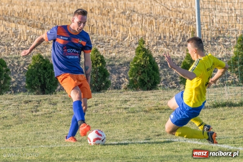 Zdjęcie w galerii na portalu naszraciborz.pl: Strzelanie rozpoczęli dopiero po przerwie. Adamowice pokonały Górki Śląskie wiadomości z regionu