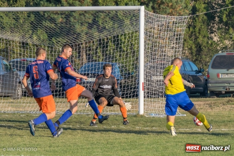 Zdjęcie w galerii na portalu naszraciborz.pl: Strzelanie rozpoczęli dopiero po przerwie. Adamowice pokonały Górki Śląskie wiadomości z regionu