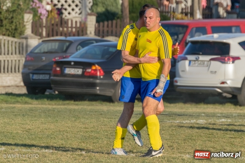 Zdjęcie w galerii na portalu naszraciborz.pl: Strzelanie rozpoczęli dopiero po przerwie. Adamowice pokonały Górki Śląskie wiadomości z regionu