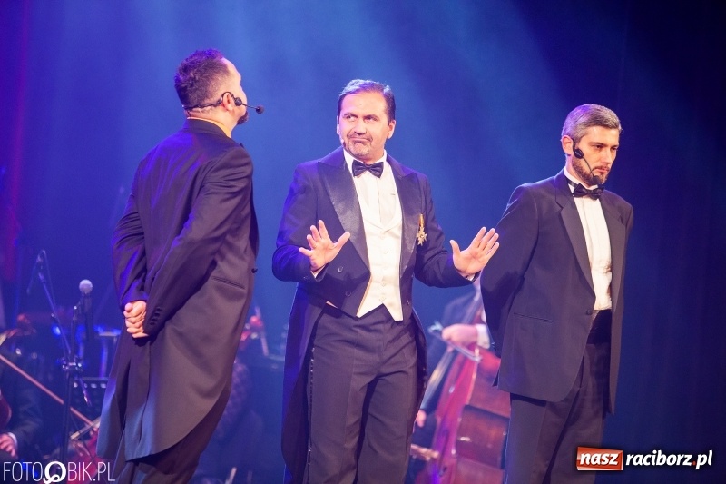 Zdjęcie w galerii na portalu naszraciborz.pl: Wesoła Wdówka na deskach sceny Raciborskiego Centrum Kultury wiadomości z regionu