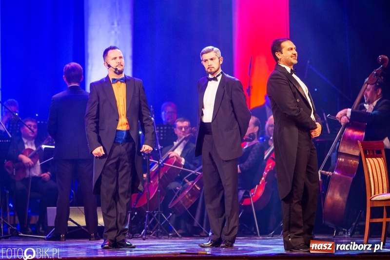 Zdjęcie w galerii na portalu naszraciborz.pl: Wesoła Wdówka na deskach sceny Raciborskiego Centrum Kultury wiadomości z regionu