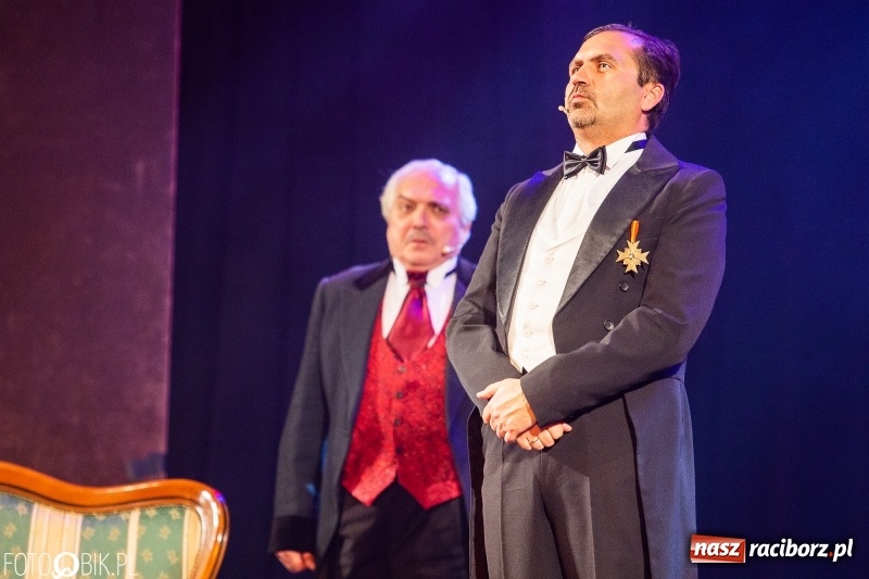 Zdjęcie w galerii na portalu naszraciborz.pl: Wesoła Wdówka na deskach sceny Raciborskiego Centrum Kultury wiadomości z regionu