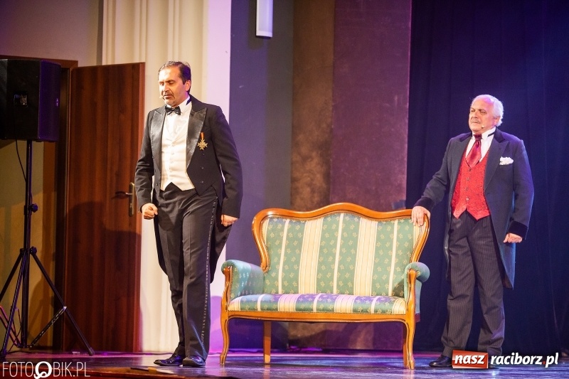 Zdjęcie w galerii na portalu naszraciborz.pl: Wesoła Wdówka na deskach sceny Raciborskiego Centrum Kultury wiadomości z regionu