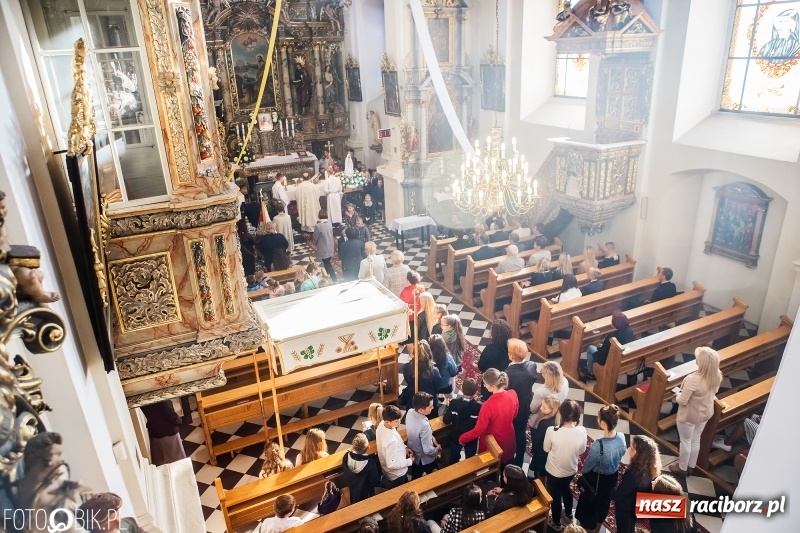 Zdjęcie w galerii na portalu naszraciborz.pl: Szkoła w Tworkowie ma nowy sztandar  wiadomości z regionu