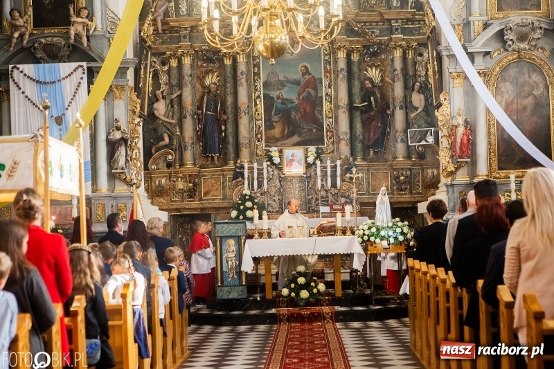 Zdjęcie w galerii na portalu naszraciborz.pl: Szkoła w Tworkowie ma nowy sztandar  wiadomości z regionu