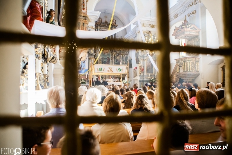 Zdjęcie w galerii na portalu naszraciborz.pl: Szkoła w Tworkowie ma nowy sztandar  wiadomości z regionu