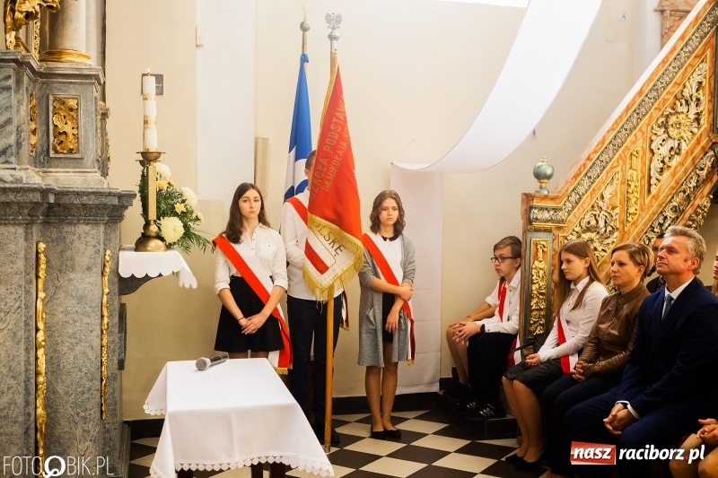 Zdjęcie w galerii na portalu naszraciborz.pl: Szkoła w Tworkowie ma nowy sztandar  wiadomości z regionu