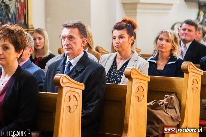 Zdjęcie w galerii na portalu naszraciborz.pl: Szkoła w Tworkowie ma nowy sztandar  wiadomości z regionu