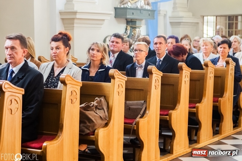 Zdjęcie w galerii na portalu naszraciborz.pl: Szkoła w Tworkowie ma nowy sztandar  wiadomości z regionu