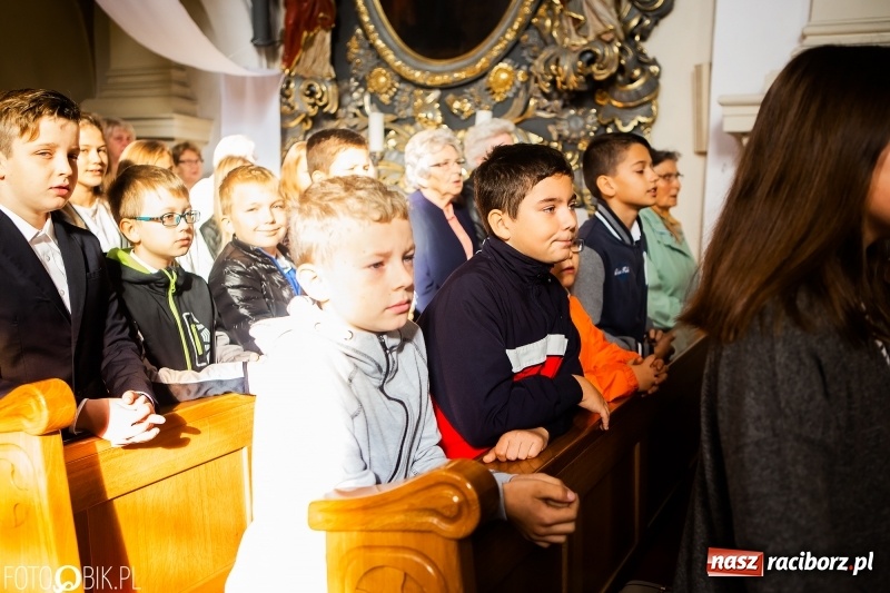 Zdjęcie w galerii na portalu naszraciborz.pl: Szkoła w Tworkowie ma nowy sztandar  wiadomości z regionu