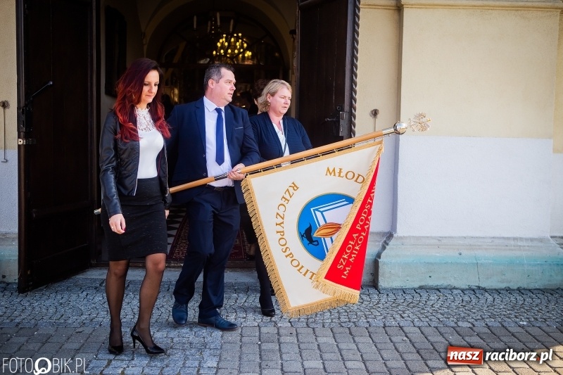 Zdjęcie w galerii na portalu naszraciborz.pl: Szkoła w Tworkowie ma nowy sztandar  wiadomości z regionu