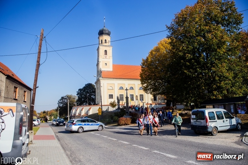Zdjęcie w galerii na portalu naszraciborz.pl: Szkoła w Tworkowie ma nowy sztandar  wiadomości z regionu