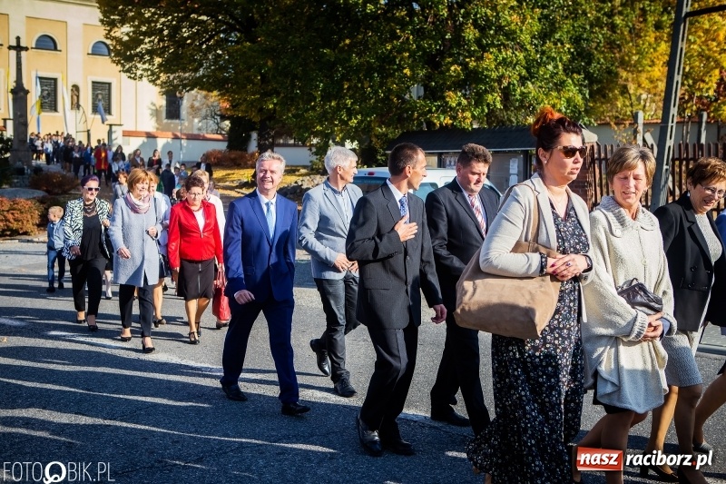 Zdjęcie w galerii na portalu naszraciborz.pl: Szkoła w Tworkowie ma nowy sztandar  wiadomości z regionu