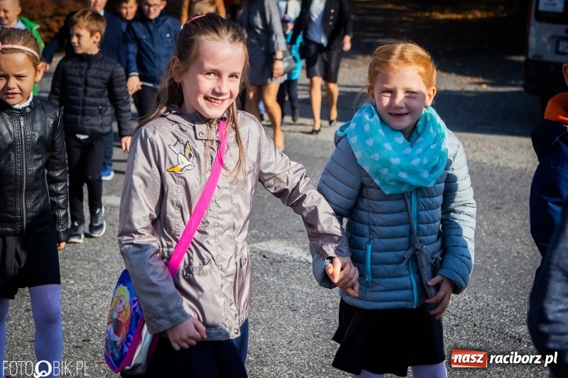 Zdjęcie w galerii na portalu naszraciborz.pl: Szkoła w Tworkowie ma nowy sztandar  wiadomości z regionu