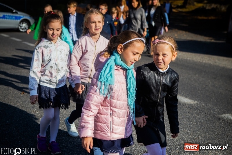 Zdjęcie w galerii na portalu naszraciborz.pl: Szkoła w Tworkowie ma nowy sztandar  wiadomości z regionu