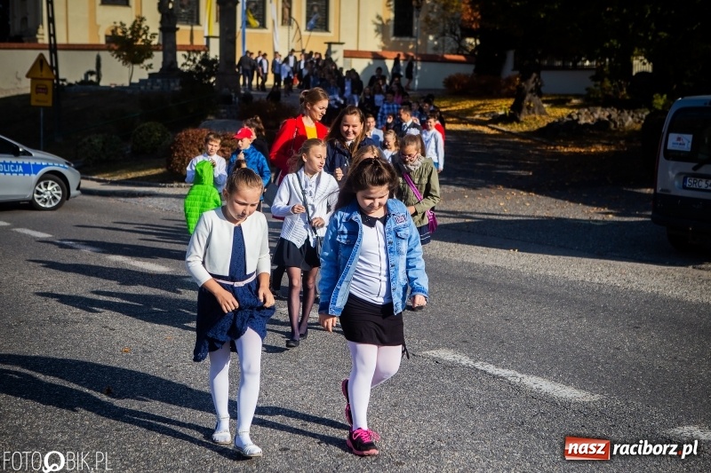 Zdjęcie w galerii na portalu naszraciborz.pl: Szkoła w Tworkowie ma nowy sztandar  wiadomości z regionu