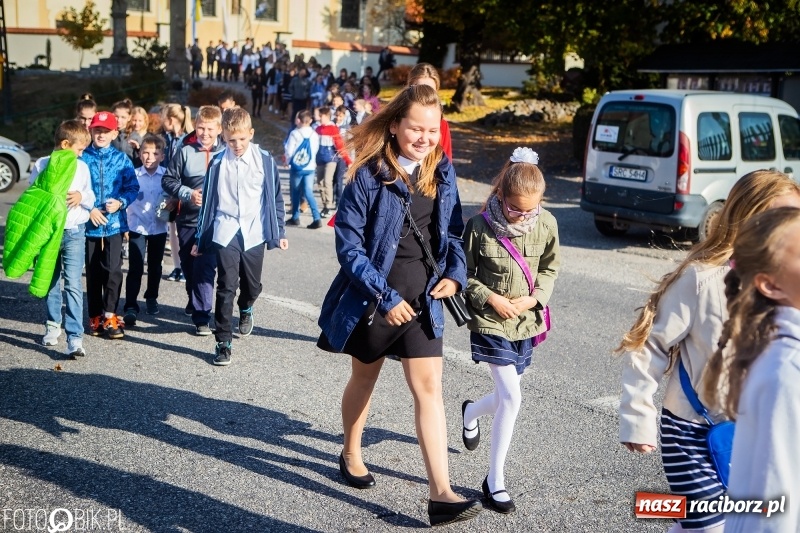 Zdjęcie w galerii na portalu naszraciborz.pl: Szkoła w Tworkowie ma nowy sztandar  wiadomości z regionu