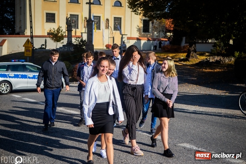 Zdjęcie w galerii na portalu naszraciborz.pl: Szkoła w Tworkowie ma nowy sztandar  wiadomości z regionu