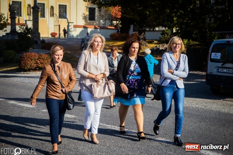 Zdjęcie w galerii na portalu naszraciborz.pl: Szkoła w Tworkowie ma nowy sztandar  wiadomości z regionu