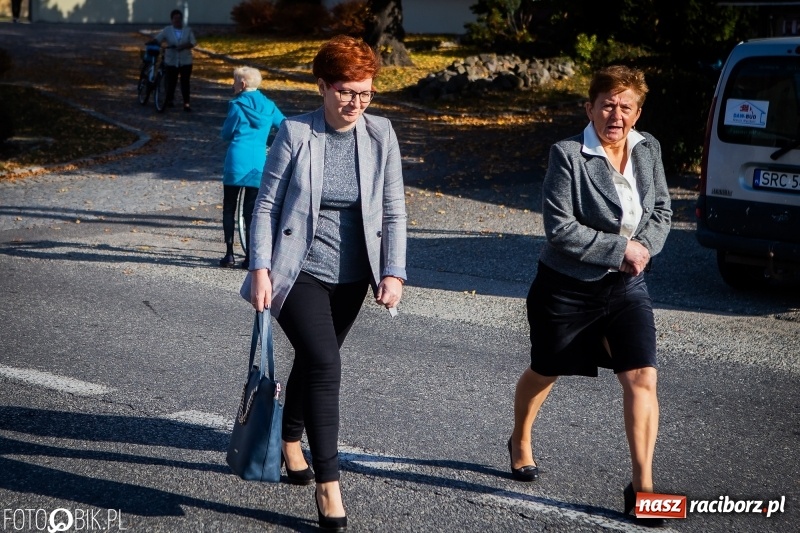 Zdjęcie w galerii na portalu naszraciborz.pl: Szkoła w Tworkowie ma nowy sztandar  wiadomości z regionu