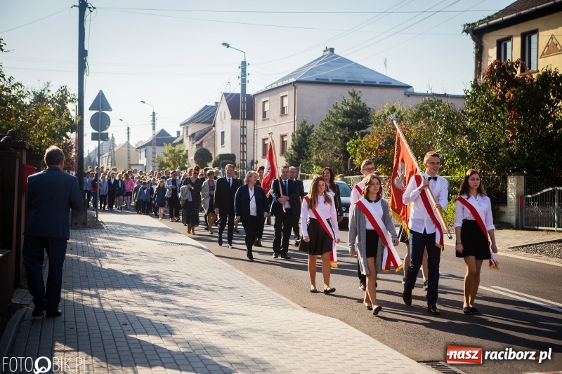 Zdjęcie w galerii na portalu naszraciborz.pl: Szkoła w Tworkowie ma nowy sztandar  wiadomości z regionu
