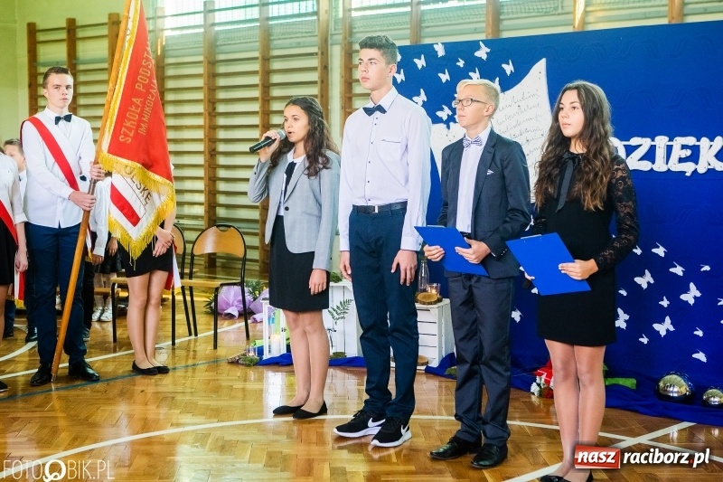 Zdjęcie w galerii na portalu naszraciborz.pl: Szkoła w Tworkowie ma nowy sztandar  wiadomości z regionu