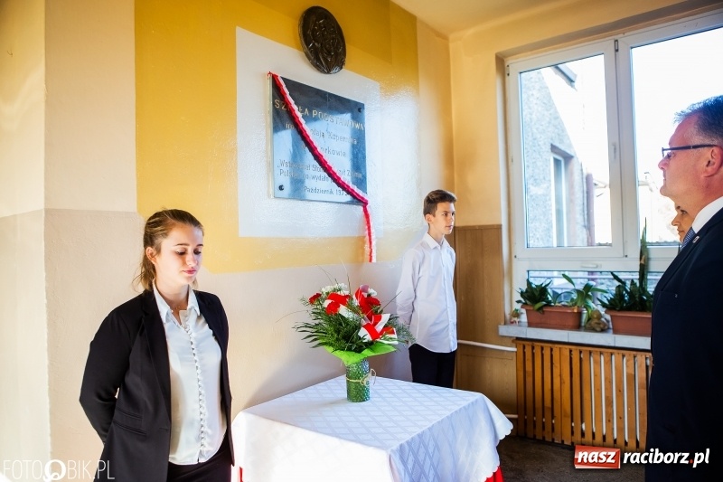 Zdjęcie w galerii na portalu naszraciborz.pl: Szkoła w Tworkowie ma nowy sztandar  wiadomości z regionu