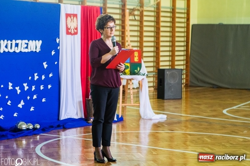 Zdjęcie w galerii na portalu naszraciborz.pl: Szkoła w Tworkowie ma nowy sztandar  wiadomości z regionu