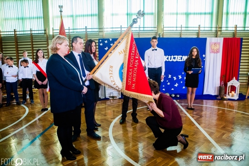 Zdjęcie w galerii na portalu naszraciborz.pl: Szkoła w Tworkowie ma nowy sztandar  wiadomości z regionu