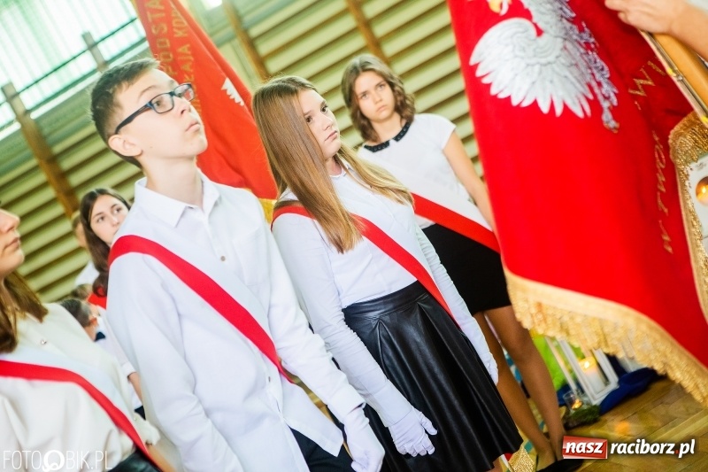 Zdjęcie w galerii na portalu naszraciborz.pl: Szkoła w Tworkowie ma nowy sztandar  wiadomości z regionu