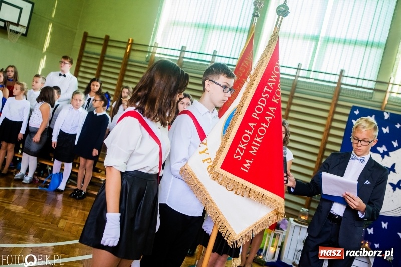 Zdjęcie w galerii na portalu naszraciborz.pl: Szkoła w Tworkowie ma nowy sztandar  wiadomości z regionu