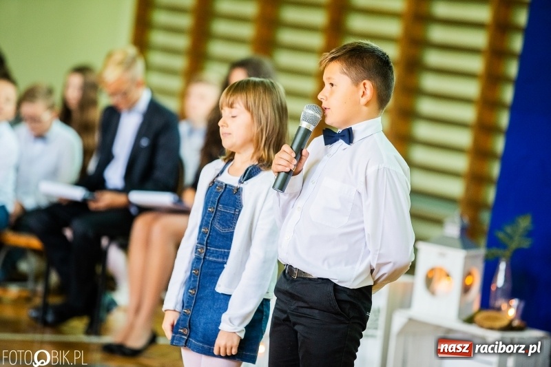 Zdjęcie w galerii na portalu naszraciborz.pl: Szkoła w Tworkowie ma nowy sztandar  wiadomości z regionu