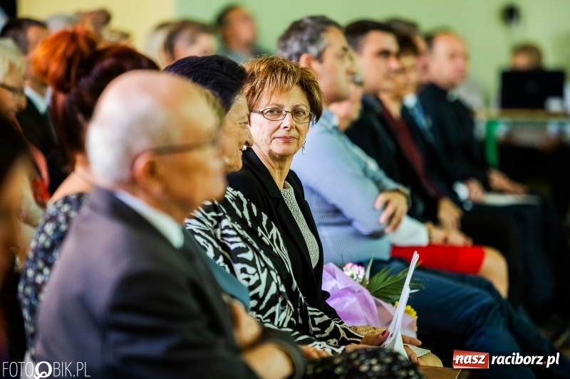 Zdjęcie w galerii na portalu naszraciborz.pl: Szkoła w Tworkowie ma nowy sztandar  wiadomości z regionu