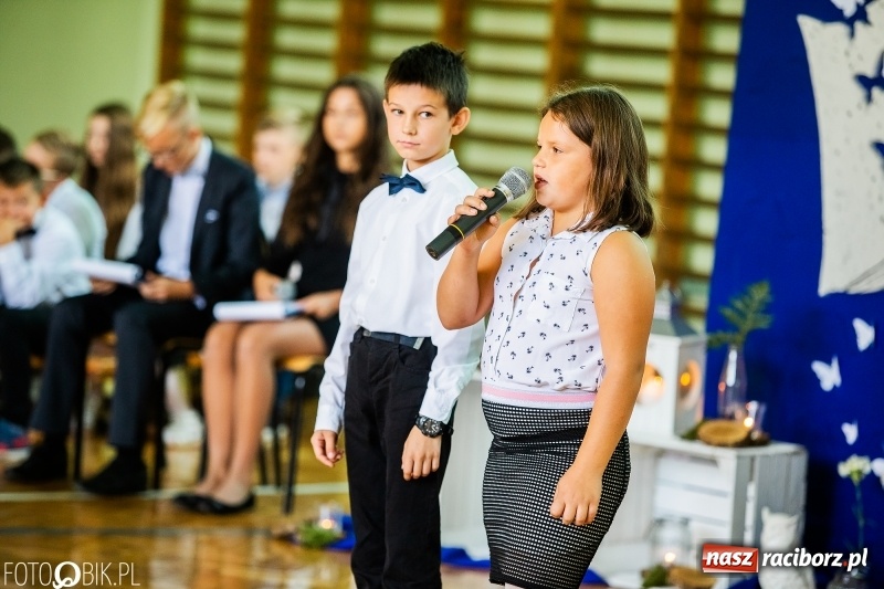 Zdjęcie w galerii na portalu naszraciborz.pl: Szkoła w Tworkowie ma nowy sztandar  wiadomości z regionu