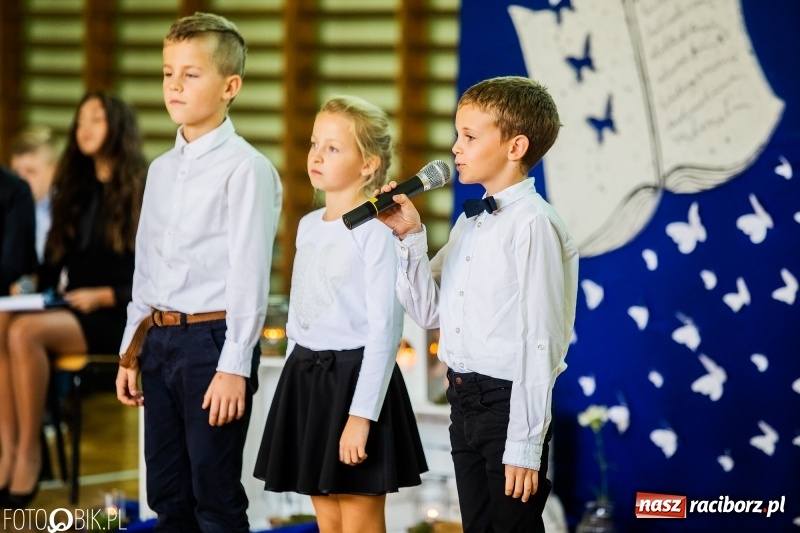 Zdjęcie w galerii na portalu naszraciborz.pl: Szkoła w Tworkowie ma nowy sztandar  wiadomości z regionu