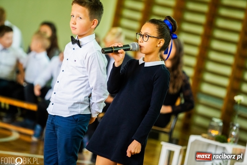 Zdjęcie w galerii na portalu naszraciborz.pl: Szkoła w Tworkowie ma nowy sztandar  wiadomości z regionu