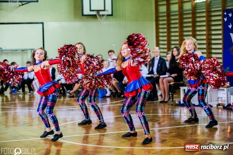 Zdjęcie w galerii na portalu naszraciborz.pl: Szkoła w Tworkowie ma nowy sztandar  wiadomości z regionu