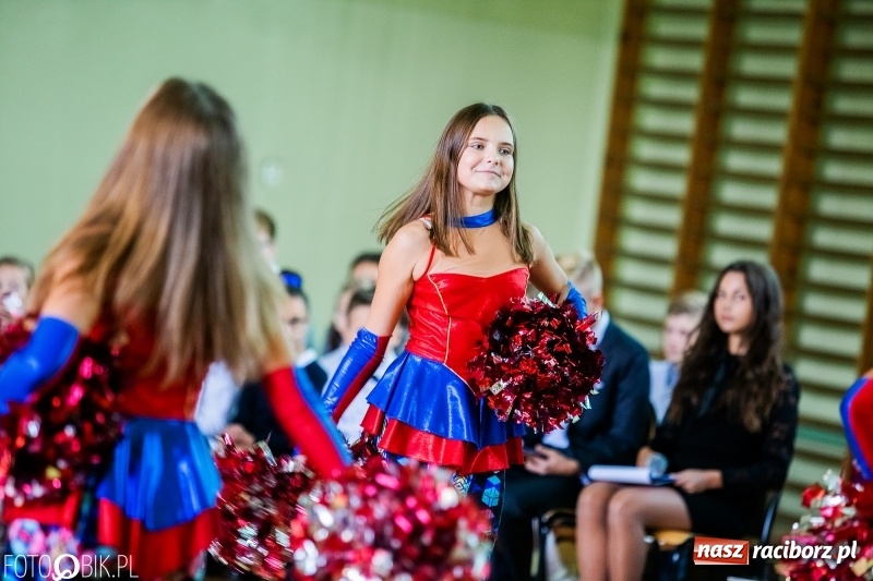 Zdjęcie w galerii na portalu naszraciborz.pl: Szkoła w Tworkowie ma nowy sztandar  wiadomości z regionu