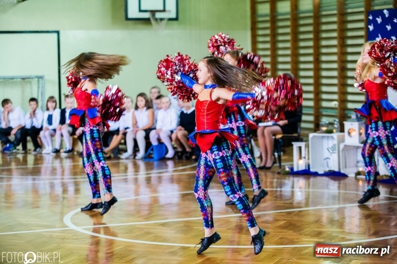 Zdjęcie w galerii na portalu naszraciborz.pl: Szkoła w Tworkowie ma nowy sztandar  wiadomości z regionu