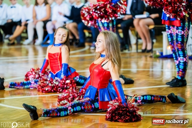 Zdjęcie w galerii na portalu naszraciborz.pl: Szkoła w Tworkowie ma nowy sztandar  wiadomości z regionu