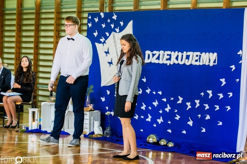 Zdjęcie w galerii na portalu naszraciborz.pl: Szkoła w Tworkowie ma nowy sztandar  wiadomości z regionu