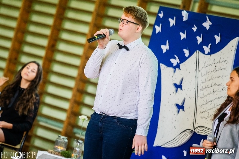 Zdjęcie w galerii na portalu naszraciborz.pl: Szkoła w Tworkowie ma nowy sztandar  wiadomości z regionu