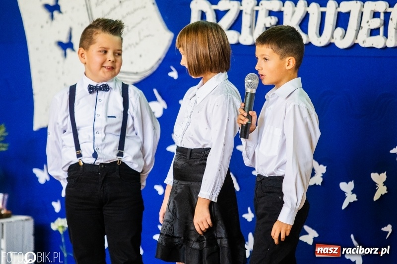 Zdjęcie w galerii na portalu naszraciborz.pl: Szkoła w Tworkowie ma nowy sztandar  wiadomości z regionu