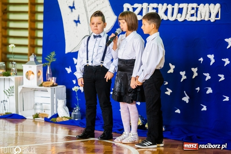 Zdjęcie w galerii na portalu naszraciborz.pl: Szkoła w Tworkowie ma nowy sztandar  wiadomości z regionu