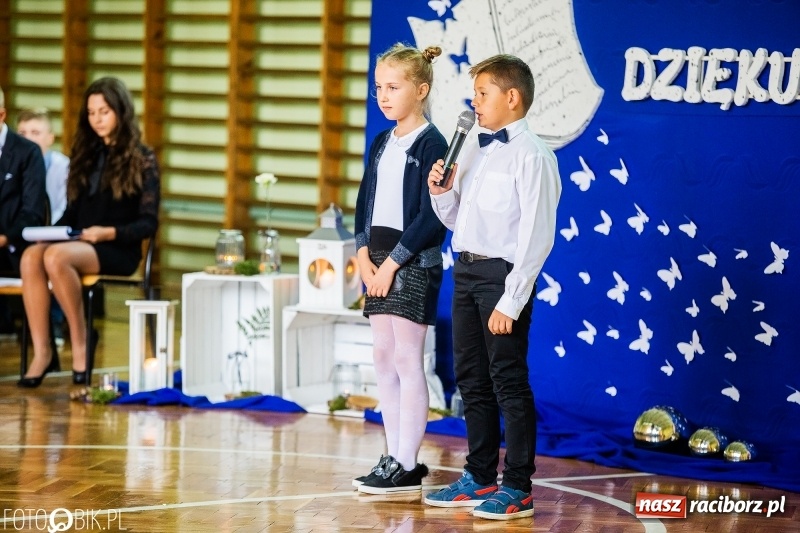 Zdjęcie w galerii na portalu naszraciborz.pl: Szkoła w Tworkowie ma nowy sztandar  wiadomości z regionu