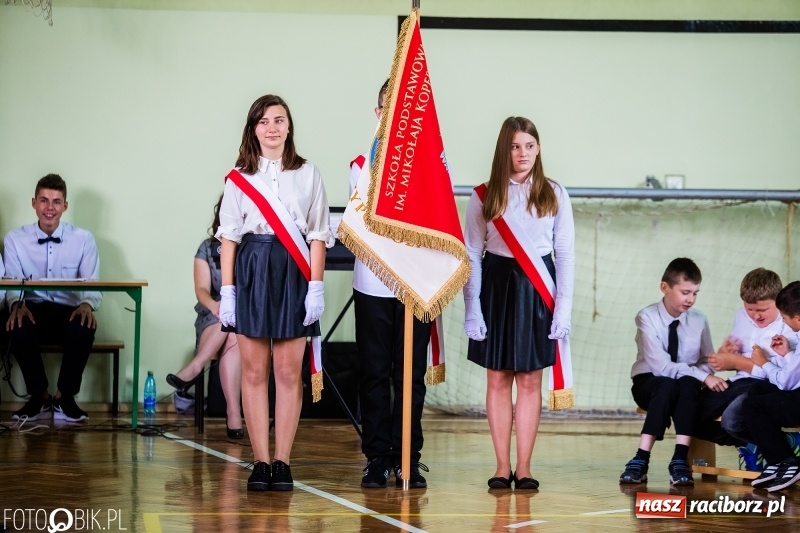 Zdjęcie w galerii na portalu naszraciborz.pl: Szkoła w Tworkowie ma nowy sztandar  wiadomości z regionu