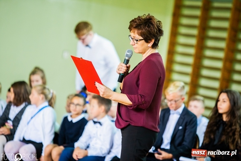 Zdjęcie w galerii na portalu naszraciborz.pl: Szkoła w Tworkowie ma nowy sztandar  wiadomości z regionu