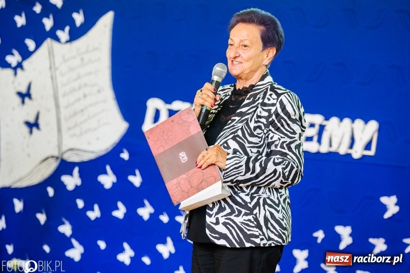 Zdjęcie w galerii na portalu naszraciborz.pl: Szkoła w Tworkowie ma nowy sztandar  wiadomości z regionu