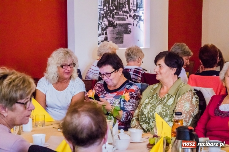 Zdjęcie w galerii na portalu naszraciborz.pl: Odznaki dla zasłużonych, czyli Dzień Seniora w Raciborzu wiadomości z regionu